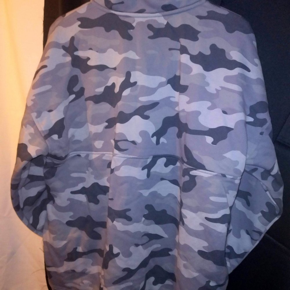 Men's Large Old Navy Zip Neck Camo Sweatshirt